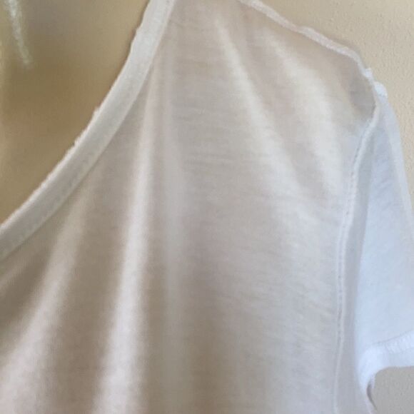 We The Free white raw edge loose top XS runs Big - Picture 2 of 16